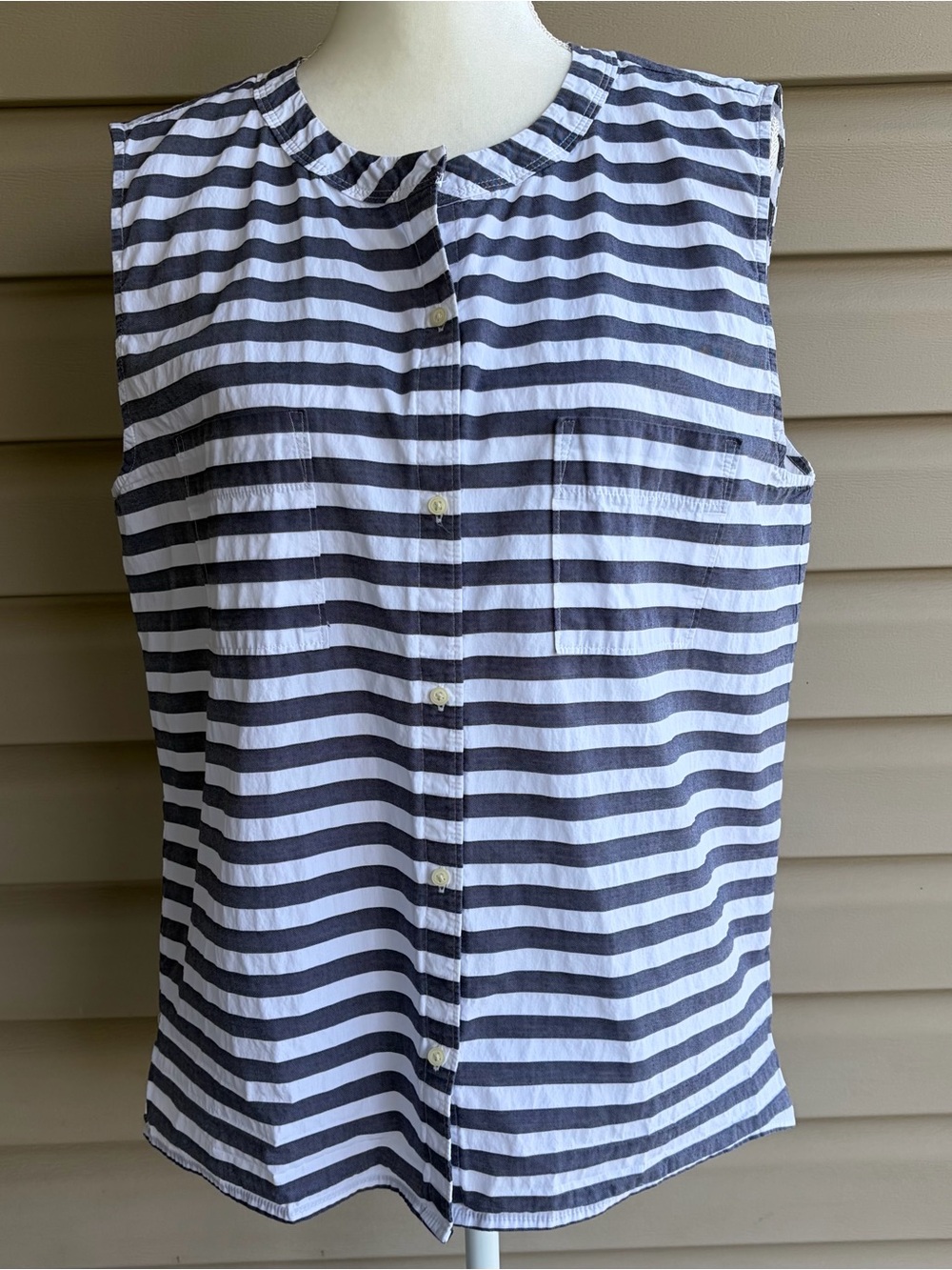 •GAP• Sleeveless Gray/White Striped Button-Front Top - Size Large